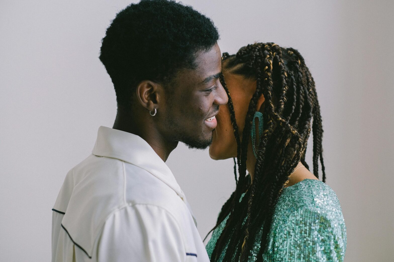 Why Don’t You Share Your Partner on Social Media?