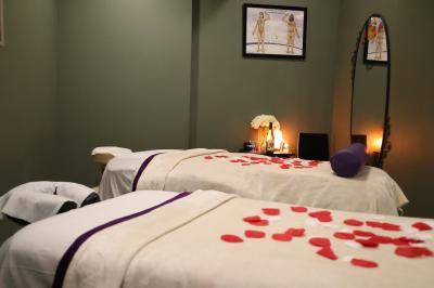 Unwind side-by-side in our private couples massage room. Ideal for date nights, anniversaries, or simply reconnecting while enjoying a relaxing, stress-relieving experience together.